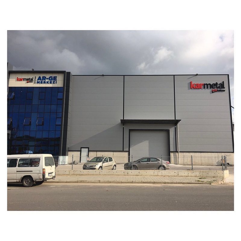 Karmetal’in+yeni+fabrikası+ve+ar-ge+merkezi+için+hazırladığımız+dış+cephe+kutu+harf+çalışmalarımızın+montajlarını+gerçekleştirdik.••••••#sign+#outdooradvertising+#açıkhavareklam+#kutuharftabela+#ışı (2)